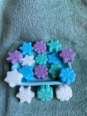 Mini Snowflake Soaps- Snowflake Soaps, Mini Snowflakes, Guest Soap, Holiday Soap, Gift Ideas, Kids Soap Teacher gifts, Winter, Cute Soaps - image1